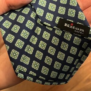 Kiton 7-fold tie